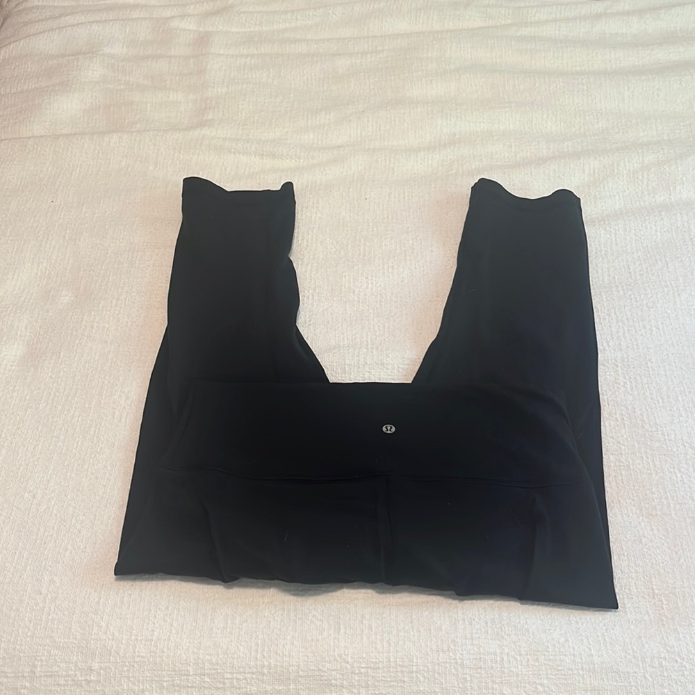 Near perfect!!! Lululemon Cropped Wunder Under Leggings